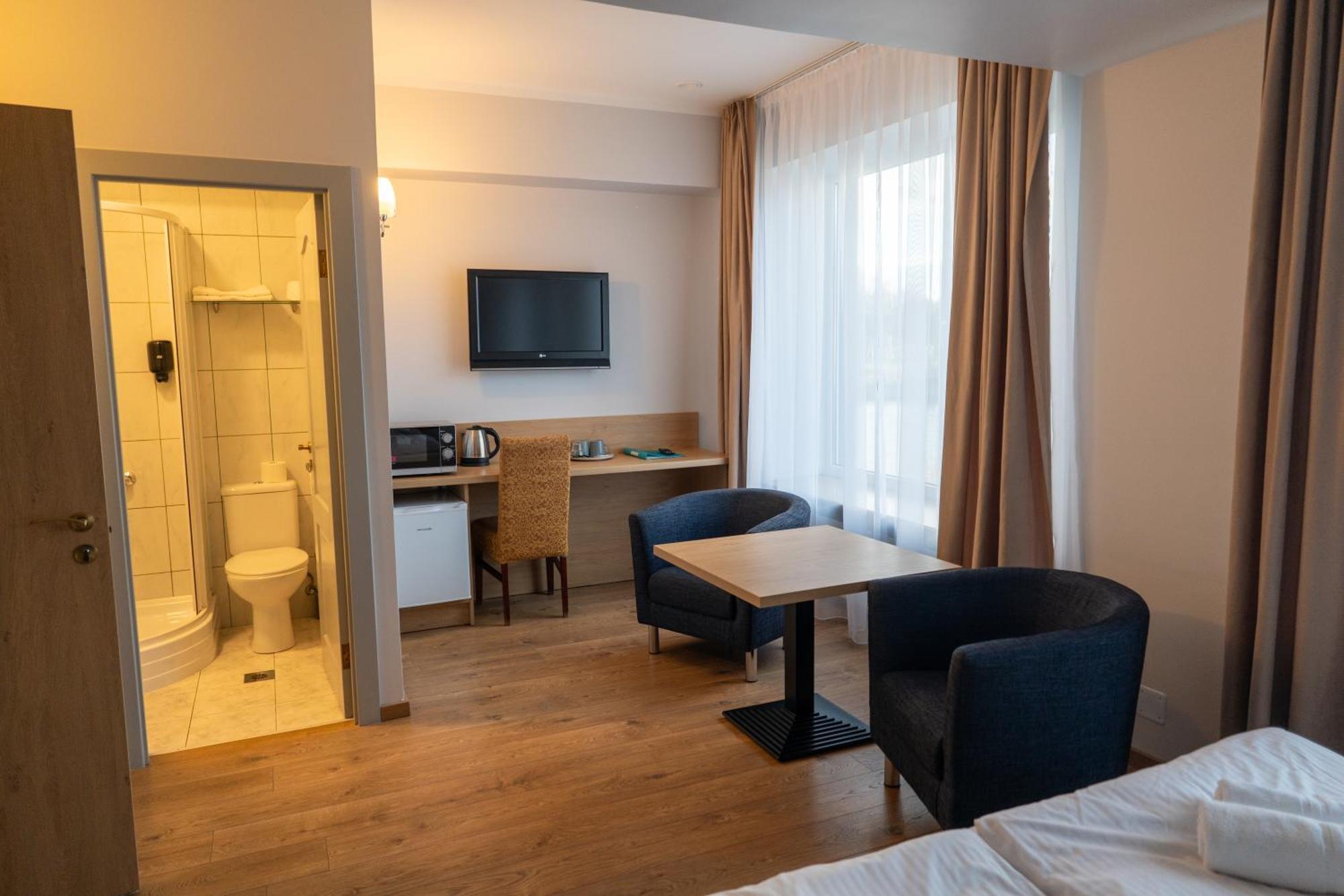 Viesbutis Banga Hotel Taurage Ngoại thất bức ảnh