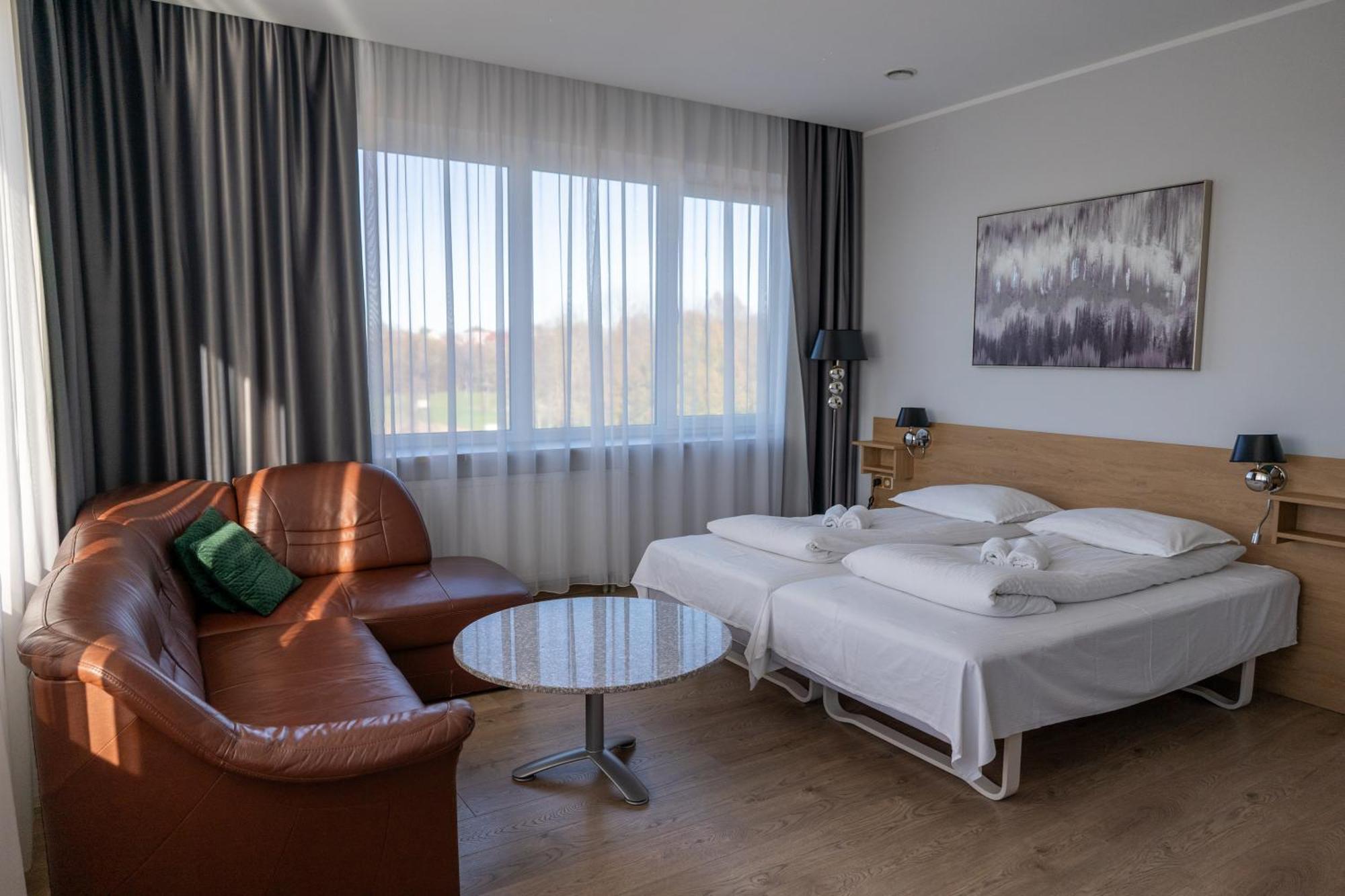 Viesbutis Banga Hotel Taurage Ngoại thất bức ảnh