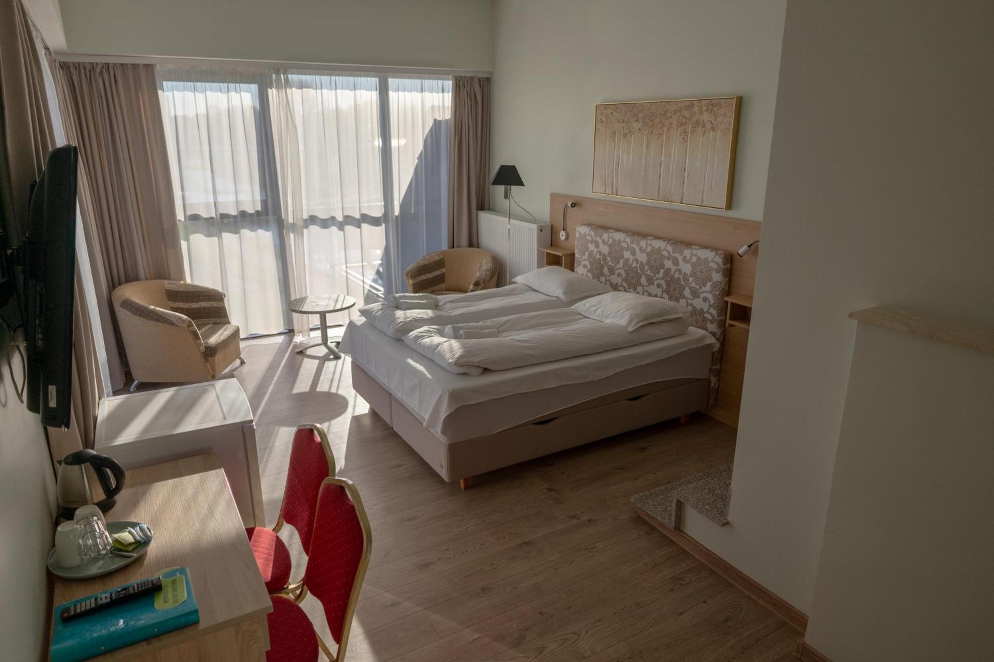 Viesbutis Banga Hotel Taurage Ngoại thất bức ảnh
