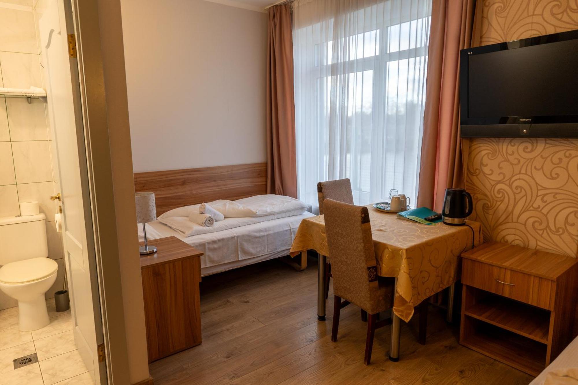 Viesbutis Banga Hotel Taurage Ngoại thất bức ảnh