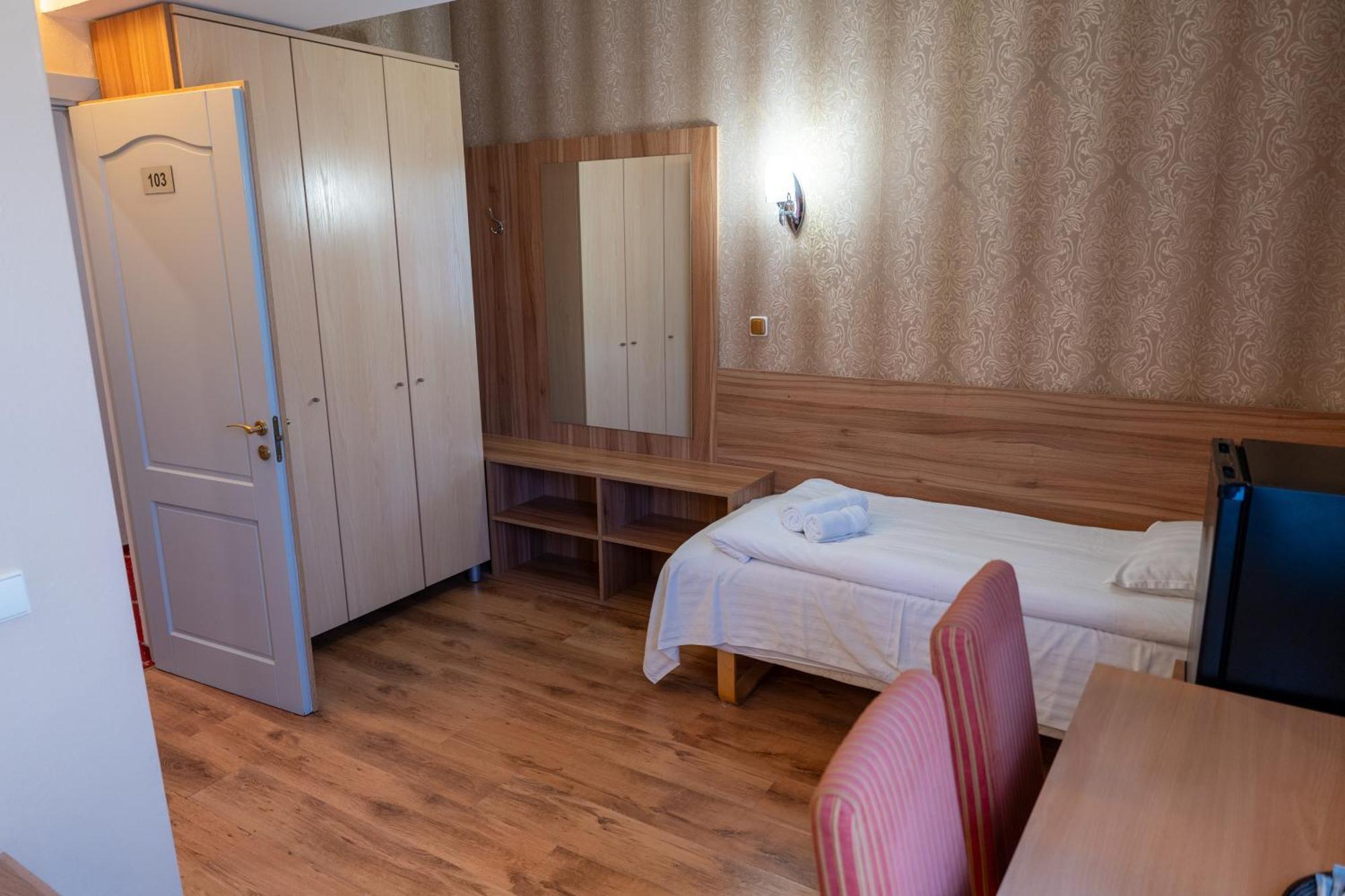 Viesbutis Banga Hotel Taurage Ngoại thất bức ảnh