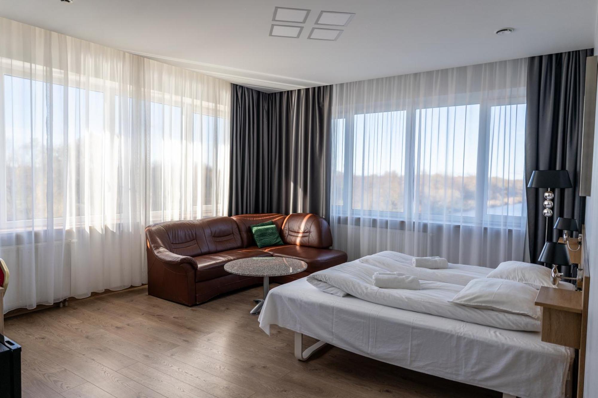 Viesbutis Banga Hotel Taurage Ngoại thất bức ảnh