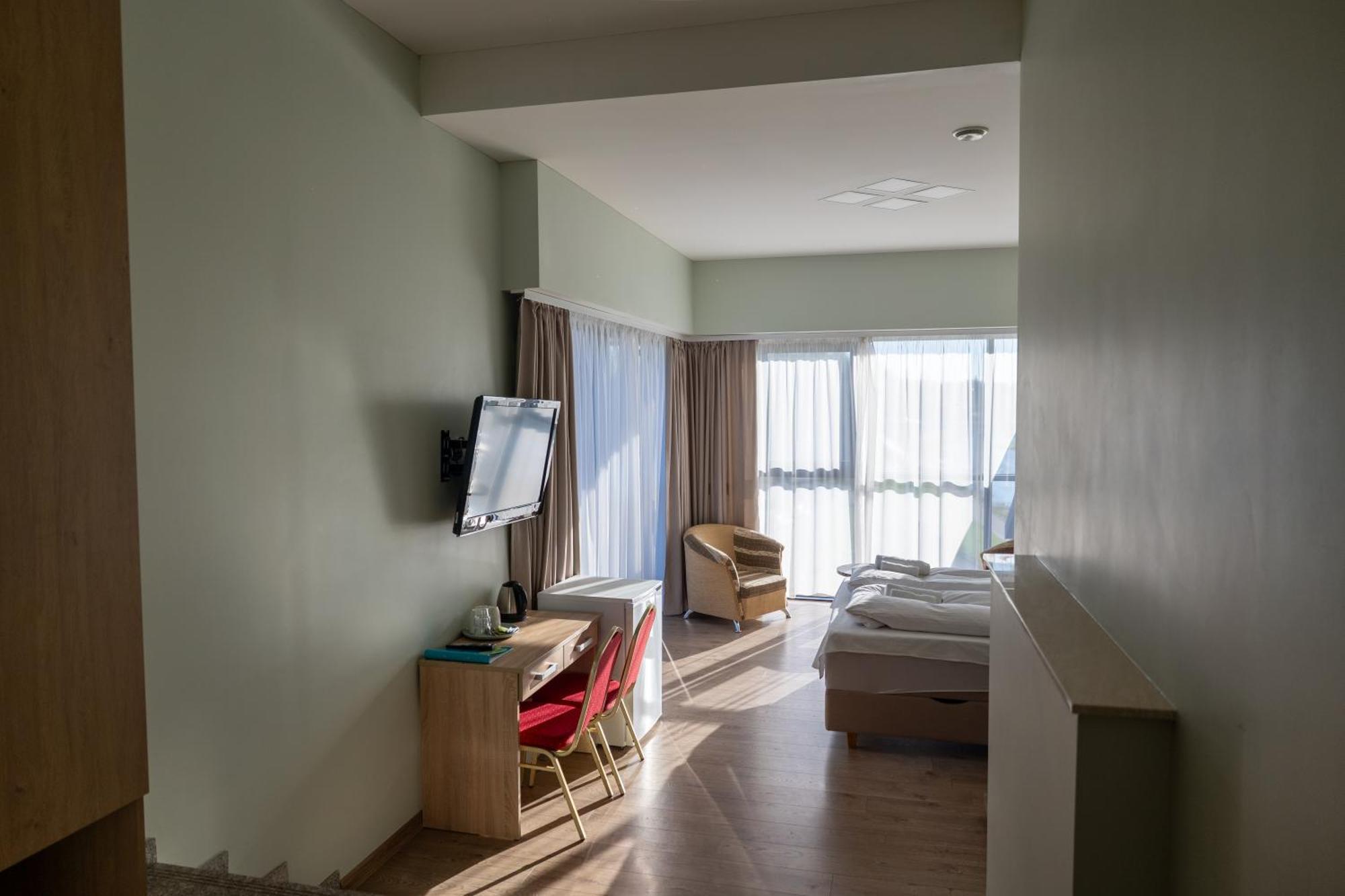 Viesbutis Banga Hotel Taurage Ngoại thất bức ảnh