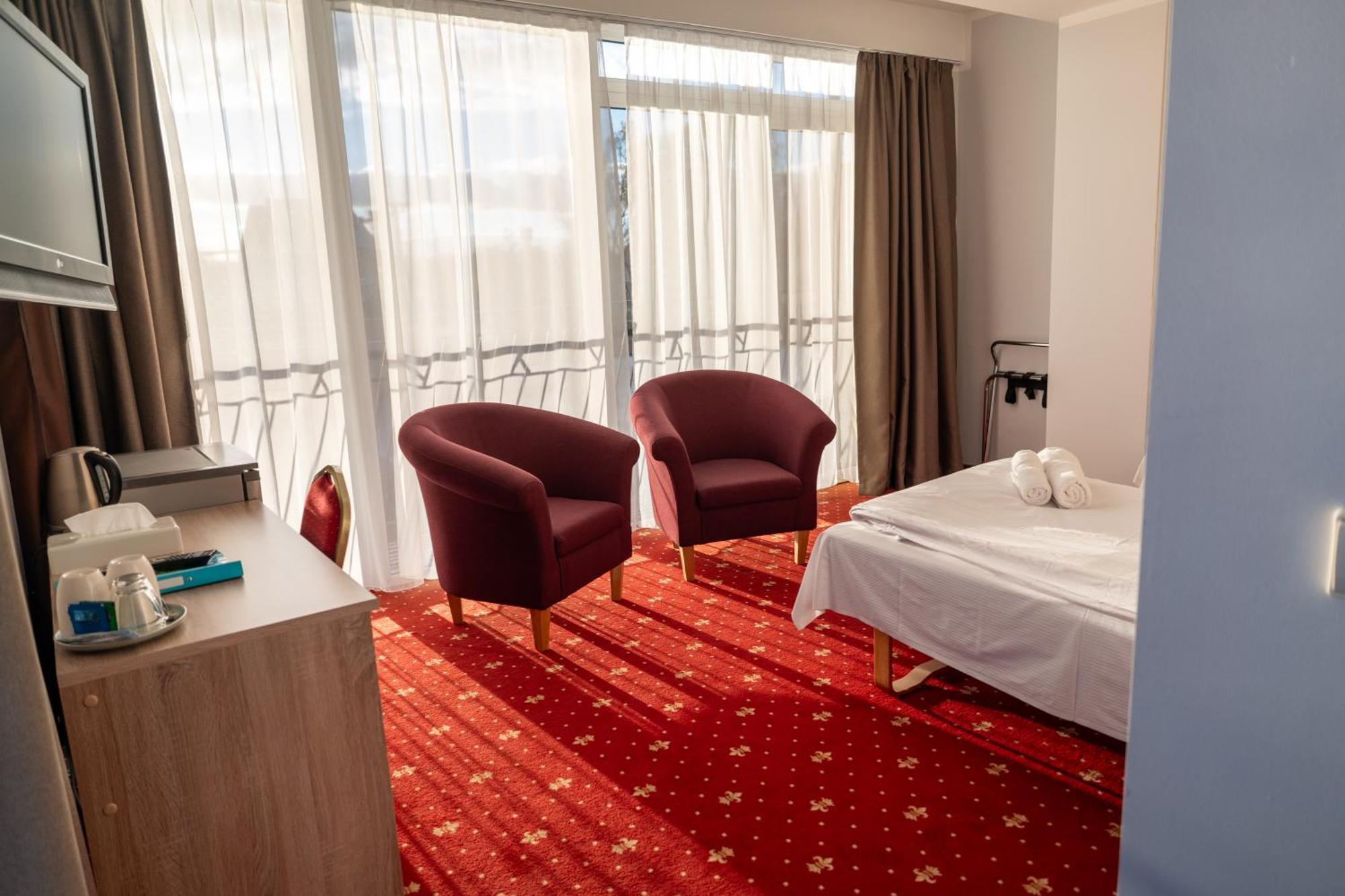 Viesbutis Banga Hotel Taurage Ngoại thất bức ảnh