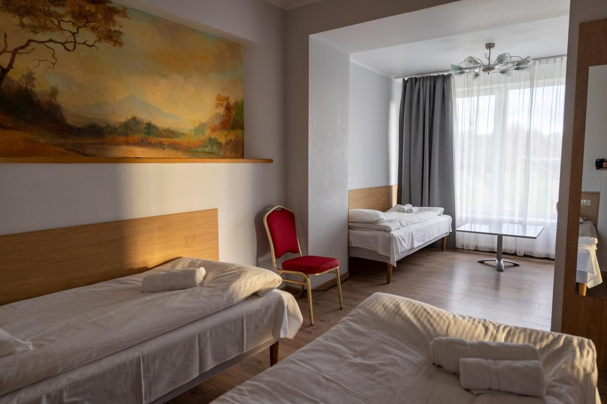 Viesbutis Banga Hotel Taurage Ngoại thất bức ảnh