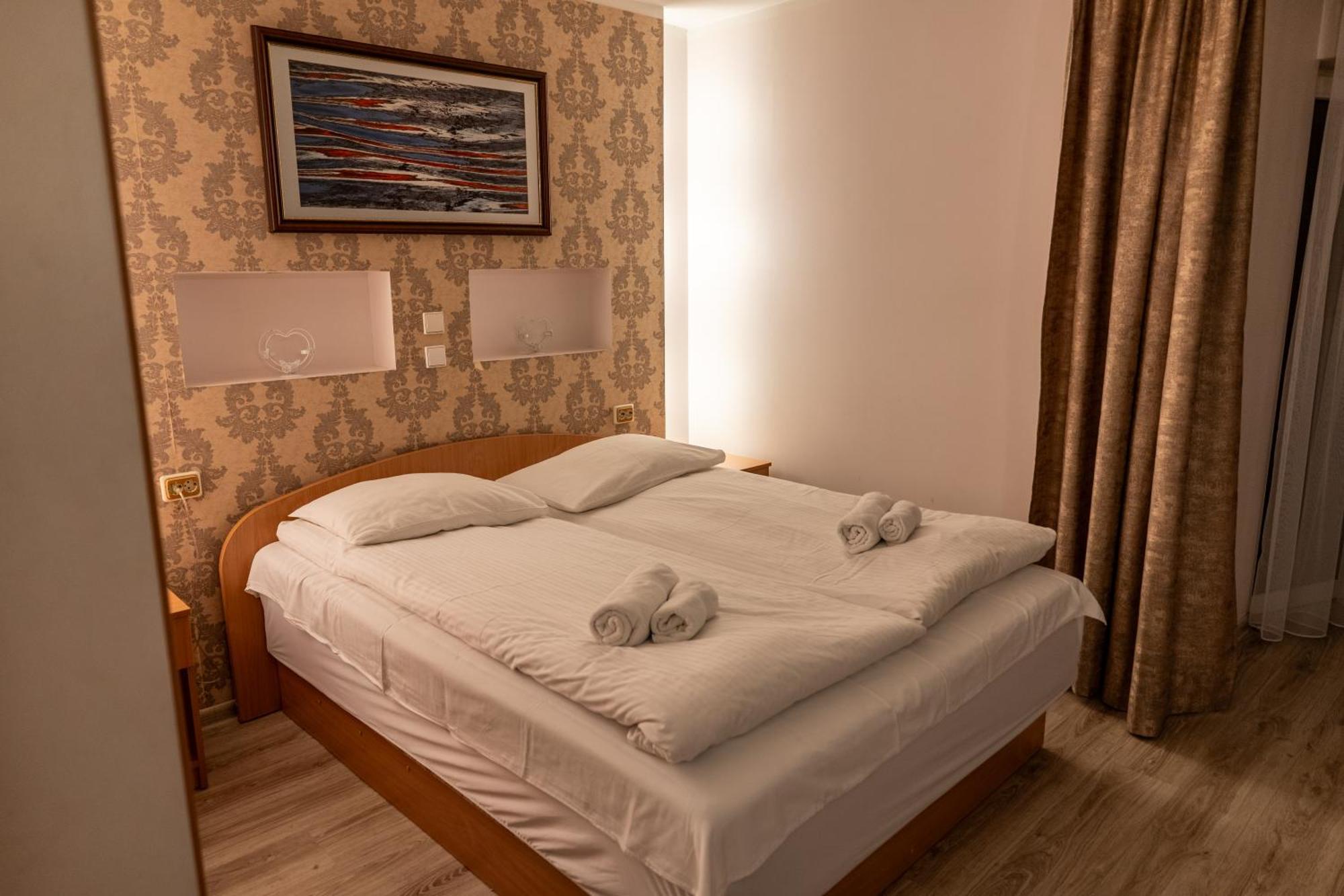 Viesbutis Banga Hotel Taurage Ngoại thất bức ảnh