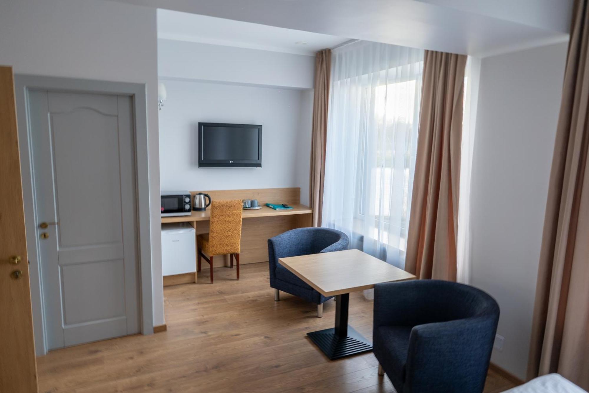 Viesbutis Banga Hotel Taurage Ngoại thất bức ảnh