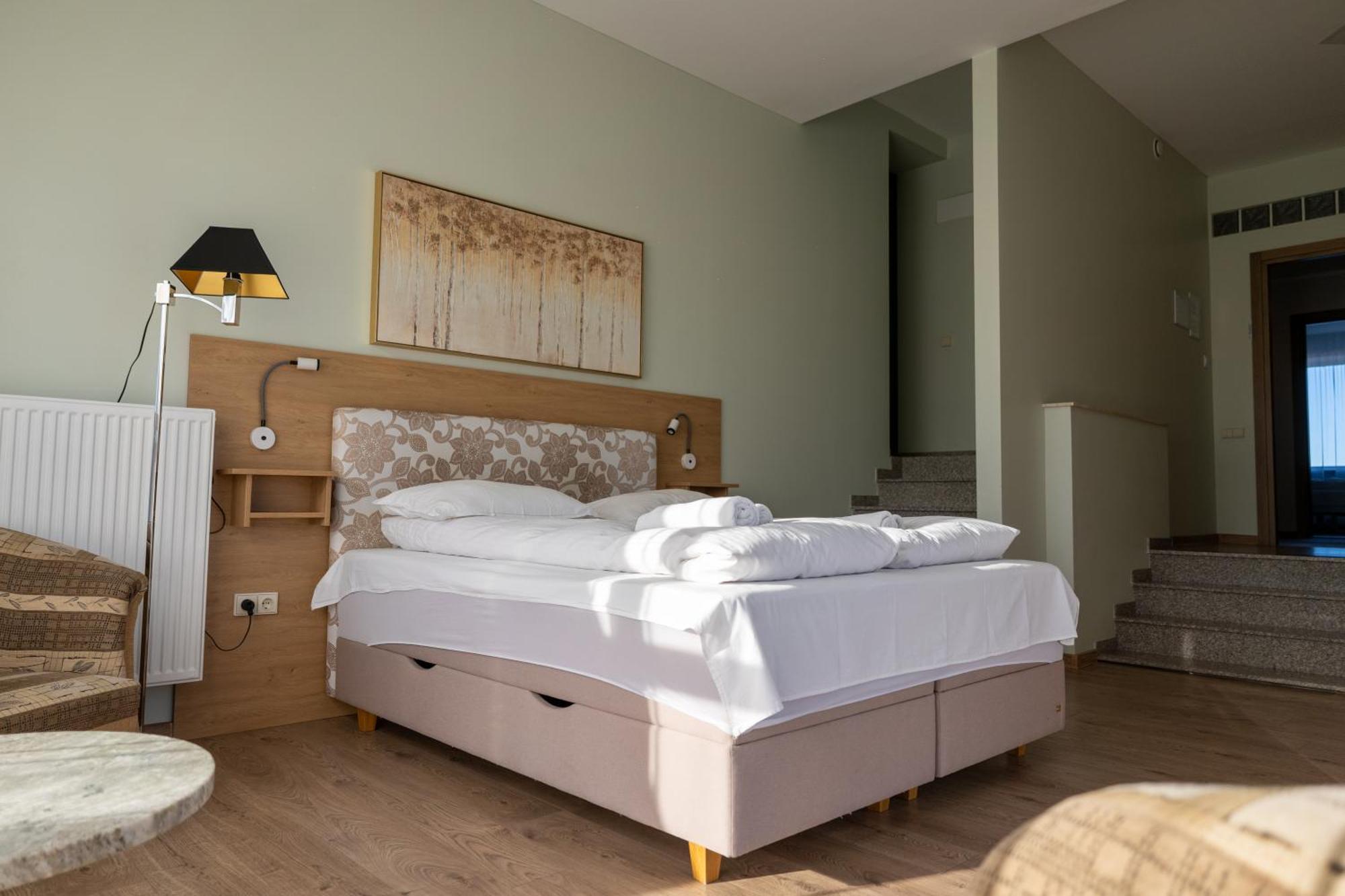 Viesbutis Banga Hotel Taurage Ngoại thất bức ảnh