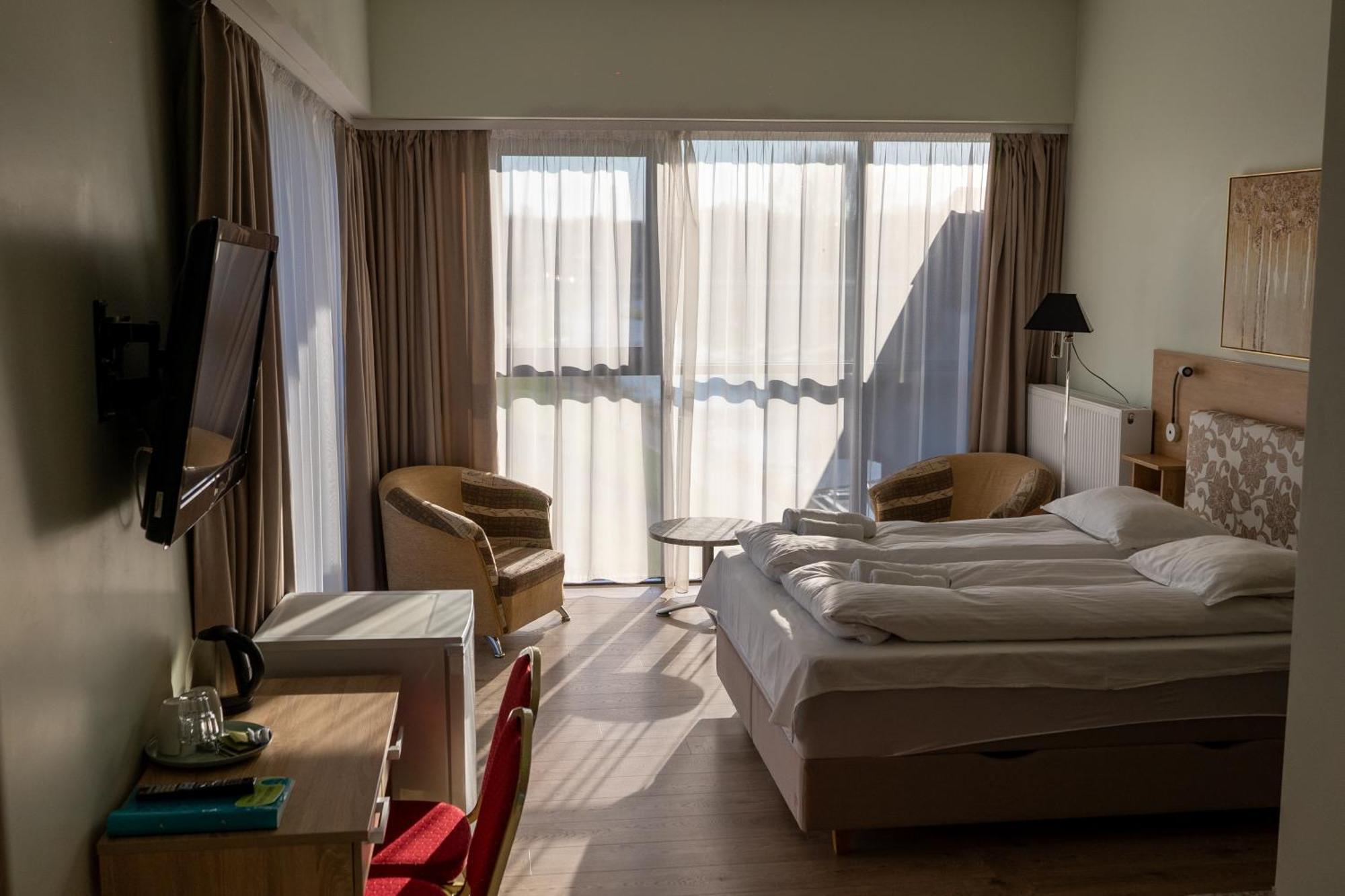 Viesbutis Banga Hotel Taurage Ngoại thất bức ảnh