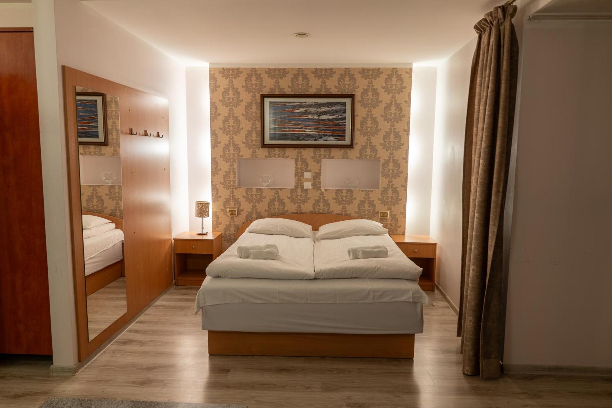 Viesbutis Banga Hotel Taurage Ngoại thất bức ảnh